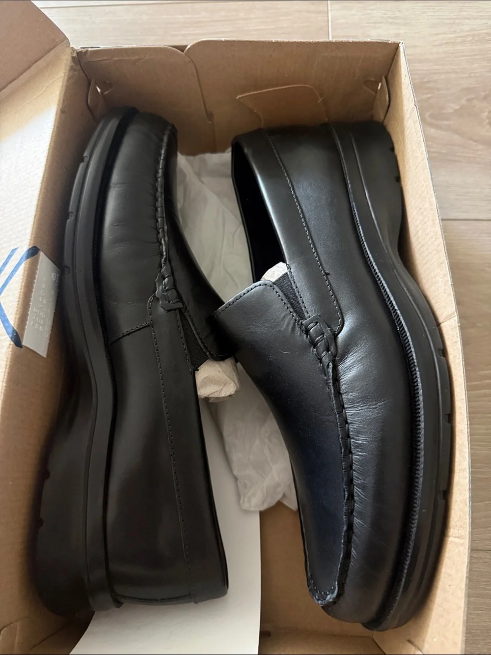 BRAND NEw-Rockport Black Leather Slip-On Loafers